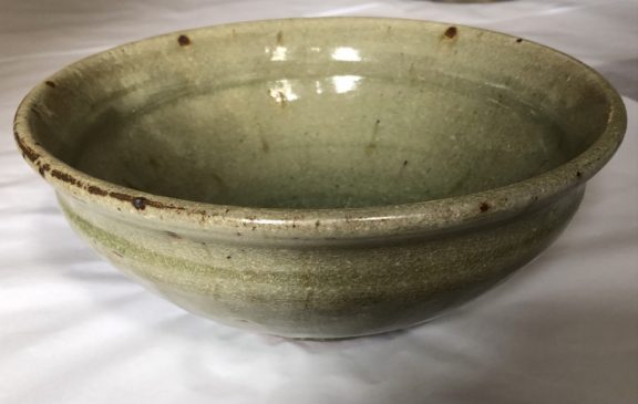 Medium glazed bowl - green