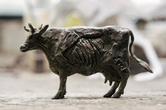 Dun cow - Bronze